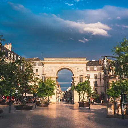 LA SUITE SAFARI I HyperCentre I Spacieux&Familial Appartement Dijon